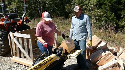 #184 Splitting Big Chunks of Red Oak For Firewood