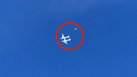 Stratolaunch Roc test flight as seen from the desert - Worlds largest airplane at 20,000 feet