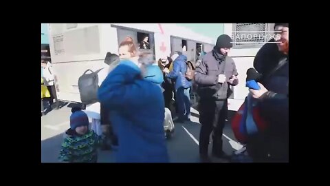 🇺🇦GraphicWar🔥Hero Soldier Gives Snickers to Ukraine Mariupol Boy - Helps Them to Odesa Evac Bus