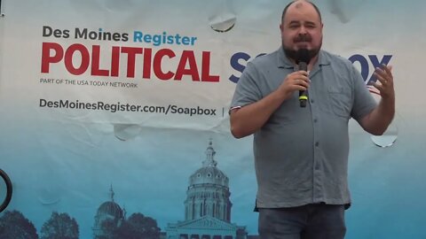 Ryan Melton speaks at the Des Moines Register Political Soapbox during the Iowa State Fair：/08