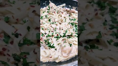 spicy chicken alfredo | chicken alfredo recipe | chicken alfredo near me #Shorts