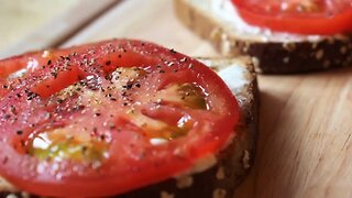 How to Properly Slice a Tomato