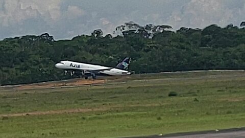 Airbus A320NEO PR-YRI decola de Manaus para Boa Vista