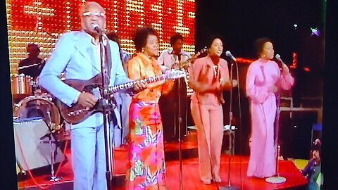 Staple Singers 1974 I Ain't Raisin No Sand Live