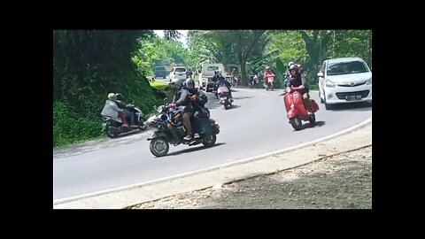 Jalan Raya Pangandaran Emplak Rame Lancar