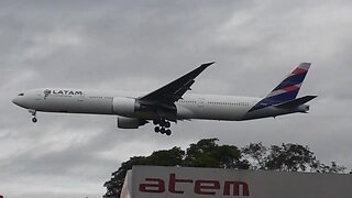 Boeing 777-300ER PT-MUB na aproximação final antes de pousar em Manaus vindo de Guarulhos