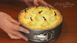 Pie with pears: Spicy pears in a delicate creamy vanilla cream