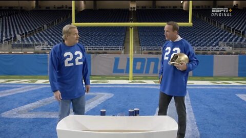 Jeff Daniels and Peyton Manning work to lift the Lions' curse on 'Peyton's Places'