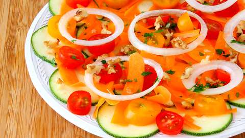 Healthy zucchini summer salad (vegetarian)