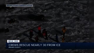 Emergency personnel rescue 27 people from ice on Bay of Green Bay