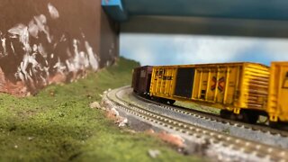 N Scale BNSF train throttling up to pull a hill