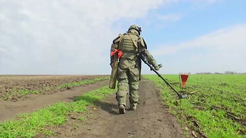 Russian Military Engineers Provide Security During Spring Sowing Campaign In Kharkov Region!