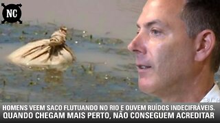 Homens veem saco flutuando no rio e ouvem ruídos indecifráveis. Quando chegam mais perto...