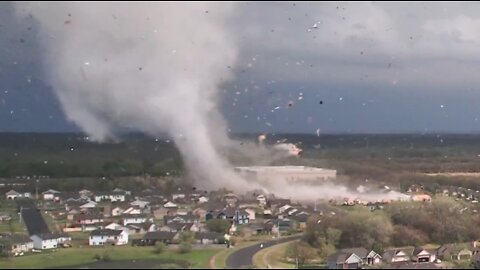 UNBELIEVABLE Video Of The Tornado In Kansas