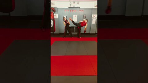 Multiple kicking combinations #martialarts #taekwondo #kickboxing #training #kicking #tallman #tall