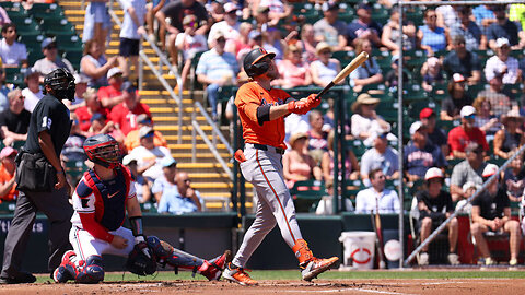 Gunnar Henderson crushes a solo home run