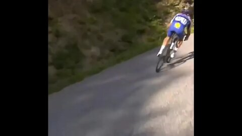 Alaphilippe 🇫🇷 descendio a 93 km por hora 😱