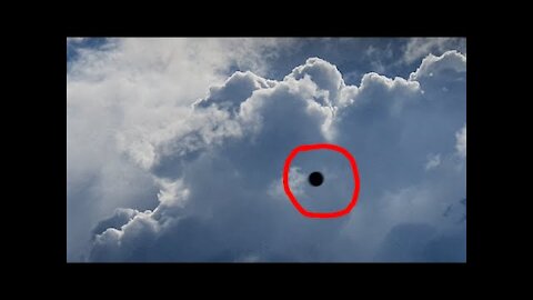 New UFO sighting 2021 - video of a spherical shaped fast ufo