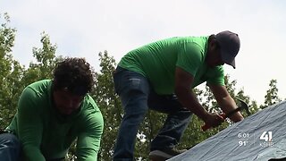 "It gets draining": Extreme heat impacts roofers repairing homes after storms