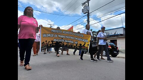 Professores de Amélia Rodrigues paralisam e fazem protesto por reajuste de salários