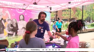 Science with Swaim: Chris tries out science experiments with the Children's museum in the Gene Leahy Mall
