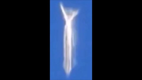 Shape Shifting UFO Spotted Traveling Beside A Plane For 7 Minutes Paranormal News