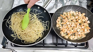 FRIED SHRIMP WITH GARLIC AND SPAGHETTI SAUTED WITH OLIVE OIL AND GARLIC