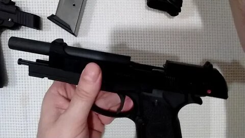 combat pistol - thumb forward grip, R thumb over L thumb vs L thumb over R thumb