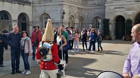 Female guard shouts make way at tourist's #horseguardsparade