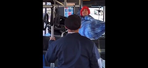 🇺🇸 - Only in NYC. The guy actually asked the bus driver to see “No hammocks” Sign...