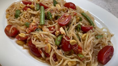 Thai Green Papaya Salad (Som Tum) Recipe by Gastro Guru