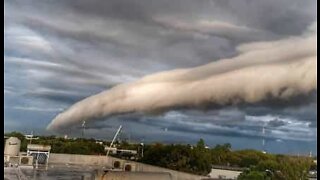Giant roll cloud tumbles impressively across Mexican sky