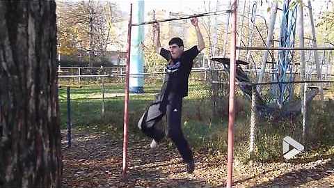 Pull ups on horizontal bar with middle fingers || Viral Video UK