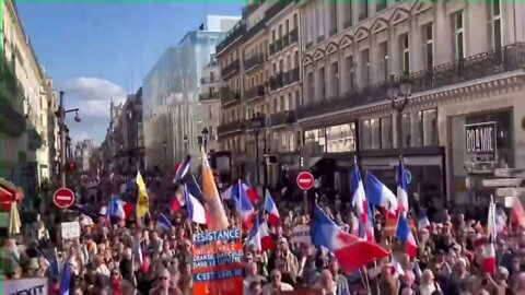 Los Franceses salen con toda su fuerza, exigiendo salir de la OTAN. Fuerza Franceses! 👏👏👏