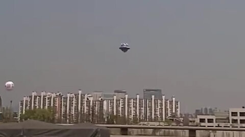 WOW! Giant UFO hovering over homes in the Korea sky