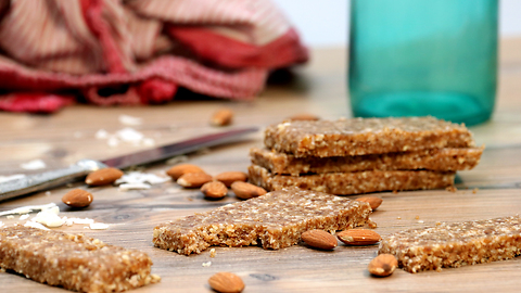 How to make healthy cinnamon power bars