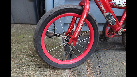 Replacing a bicycle inner tube