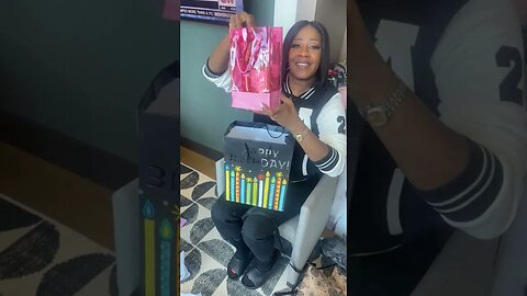 Le'Andria Johnson 🎁🎈Opening my birthday gifts