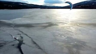 Meravigliosa esperienza: kite skiing su un lago ghiacciato