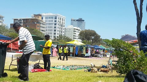 SOUTH AFRICA - Cape Town - Green Point Flea Market (Video) (FXD)