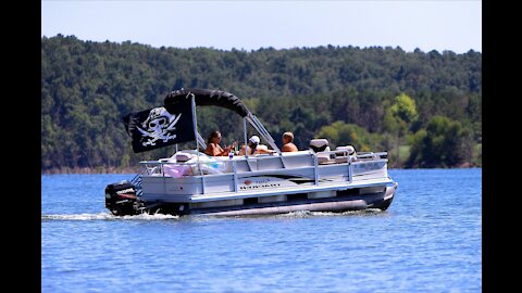 10 Foot Wide Twin Engine 600HP Pontoon Boats