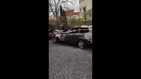 Terrorism in Germany. Cars that participated in a rally in support of Russia were burned in Hanover, as well as any cars parked nearby.