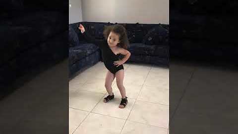 Little girl dresses like Beyonce for 'Single Ladies' dance routine