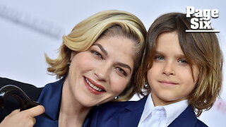 Selma Blair recalls being kicked off plane, opens up about son Arthur and new Midwestern man