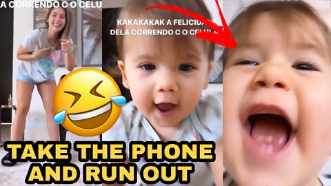 BABY GETS PHONE WHILE HIS MOTHER RECORDS A VIDEO AND RUNS OUT🤣