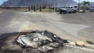 South Africa - Cape Town - Lavender Hill people burnt to death (video) (rh6)