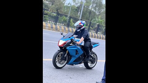 Gsxr-1000 Flyby on 250kmph