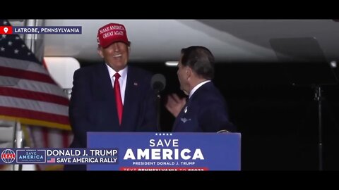🇺🇸 Donald Trump sube al pastor Copeland al escenario y acaba con una sorpresa [CC Español]