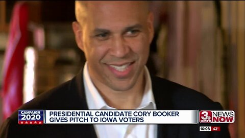 Senator Cory Booker gives pitch to Iowa voters