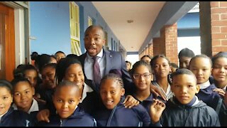 South Africa Cape Town -Democratic Alliance (DA) Leader, Mmusi Maimane, celebrates Mandela Day in Bonteheuwel (Video) (4Xw)